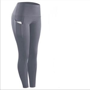 Athletic sports leggings with pockets